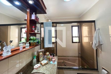 Apartamento à venda com 216m², 3 quartos e 3 vagasBanheiro da Suíte 2