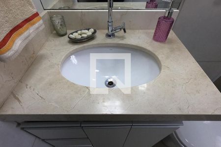 Casa à venda com 153m², 4 quartos e 2 vagas Casa à venda com 153m², 4 quartos e 2 vagasBanheiro