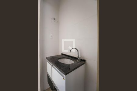 Banheiro de casa para alugar com 1 quarto, 50m² em Jardim Adutora, São Paulo