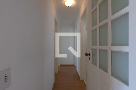 Corredor de apartamento à venda com 3 quartos, 73m² em Vila Suzana, São Paulo