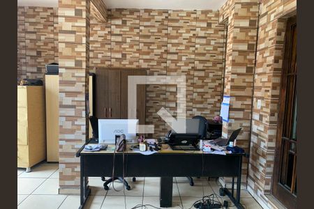 Casa de condomínio à venda com 800m², 2 quartos e 6 vagasEscritório