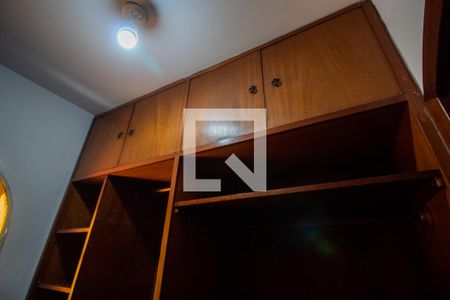 Apartamento à venda com 167m², 3 quartos e 2 vagas Apartamento à venda com 167m², 3 quartos e 2 vagasCloset da suíte