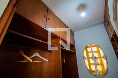 Apartamento à venda com 167m², 3 quartos e 2 vagas Apartamento à venda com 167m², 3 quartos e 2 vagasCloset da suíte