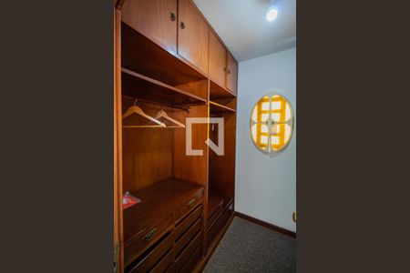 Apartamento à venda com 167m², 3 quartos e 2 vagas Apartamento à venda com 167m², 3 quartos e 2 vagasCloset da suíte