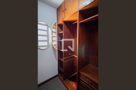 Apartamento à venda com 167m², 3 quartos e 2 vagas Apartamento à venda com 167m², 3 quartos e 2 vagasCloset da suíte