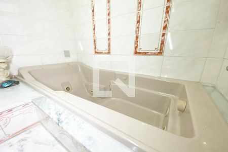 Casa à venda com 310m², 4 quartos e 3 vagasBanheiro da Suíte