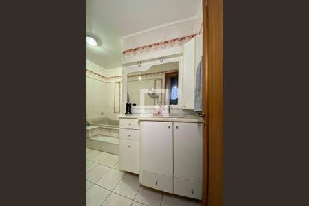 Casa à venda com 310m², 4 quartos e 3 vagasBanheiro da Suíte