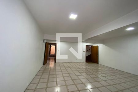 Casa à venda com 310m², 4 quartos e 3 vagasGaragem