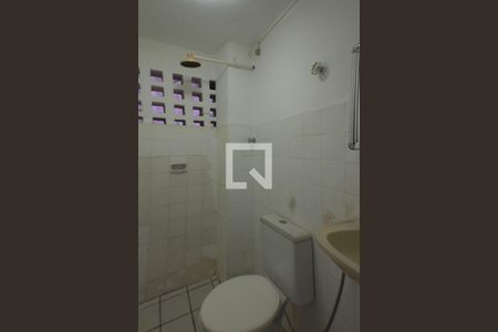 Chuveiro do Banheiro Social de kitnet/studio para alugar com 0 quarto, 25m² em Piedade, Recife