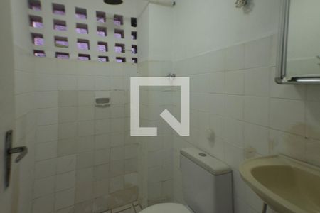 Banheiro Social de kitnet/studio para alugar com 0 quarto, 25m² em Piedade, Recife