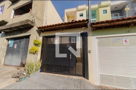 Casa à venda com 120m², 3 quartos e 2 vagas Casa à venda com 120m², 3 quartos e 2 vagasFachada