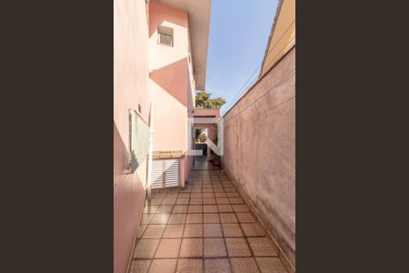 Casa à venda com 400m², 3 quartos e 3 vagasCorredor lateral externo