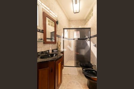 Casa à venda com 400m², 3 quartos e 3 vagasBanheiro da Suíte 2