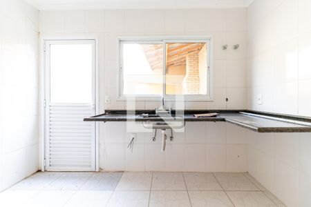 Casa à venda com 110m², 3 quartos e 2 vagas Casa à venda com 110m², 3 quartos e 2 vagasCozinha