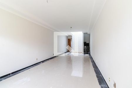 Sala de casa à venda com 3 quartos, 110m² em Jardim Sabara, São Paulo
