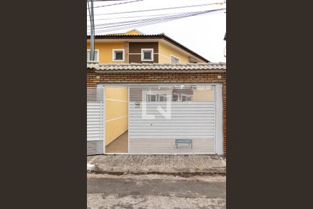 Casa à venda com 108m², 3 quartos e 4 vagasFachada