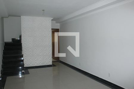 Sala de casa à venda com 3 quartos, 108m² em Jardim Sabara, São Paulo