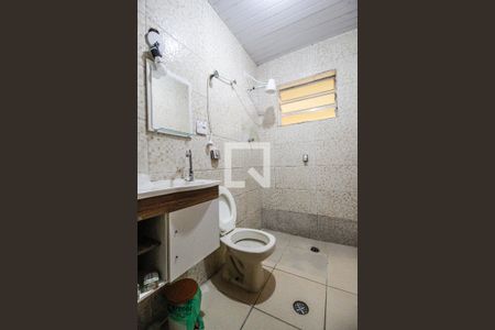Casa à venda com 138m², 2 quartos e 1 vagaBanheiro 1