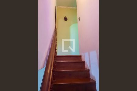 Casa à venda com 167m², 3 quartos e 2 vagasEscada