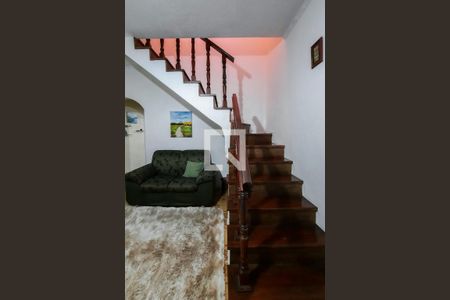 Casa à venda com 167m², 3 quartos e 2 vagasEscada