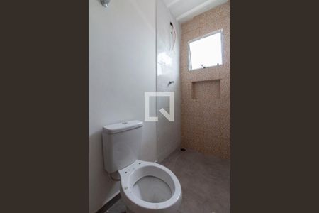 Casa de condomínio para alugar com 40m², 2 quartos e sem vaga Casa de condomínio para alugar com 40m², 2 quartos e sem vagaBanheiro