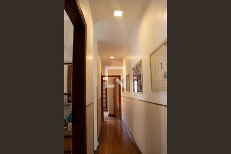 Casa à venda com 206m², 3 quartos e 2 vagasCorredor