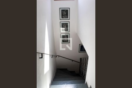 Casa à venda com 206m², 3 quartos e 2 vagasEscada