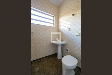 Casa para alugar com 196m², 3 quartos e 3 vagasBanheiro de Serviço