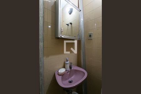 Casa à venda com 198m², 5 quartos e 1 vagaBanheiro 2