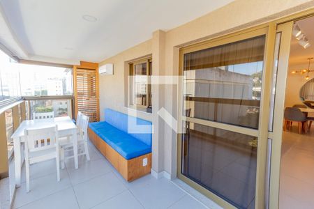 Apartamento à venda com 99m², 3 quartos e 1 vagaVaranda