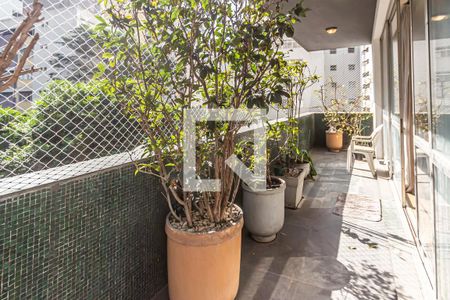 Apartamento à venda com 260m², 3 quartos e 2 vagas Apartamento à venda com 260m², 3 quartos e 2 vagasVaranda