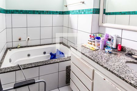 Apartamento à venda com 260m², 3 quartos e 2 vagas Apartamento à venda com 260m², 3 quartos e 2 vagasBanheiro