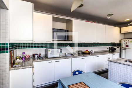 Apartamento à venda com 260m², 3 quartos e 2 vagas Apartamento à venda com 260m², 3 quartos e 2 vagasCozinha