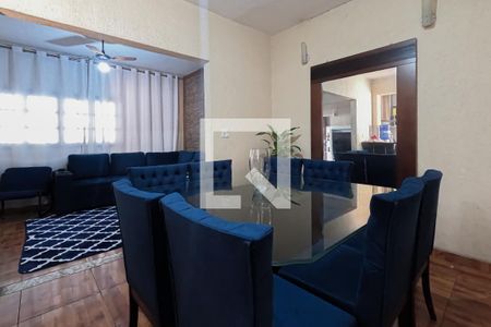 Casa à venda com 300m², 4 quartos e 2 vagas Casa à venda com 300m², 4 quartos e 2 vagasCozinha