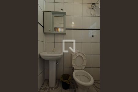 Casa à venda com 300m², 4 quartos e 2 vagas Casa à venda com 300m², 4 quartos e 2 vagasBanheiro de Serviço