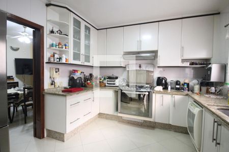 Casa à venda com 415m², 4 quartos e 6 vagascozinha