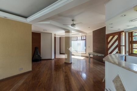 Casa de condomínio para alugar com 520m², 5 quartos e 4 vagasSala de TV