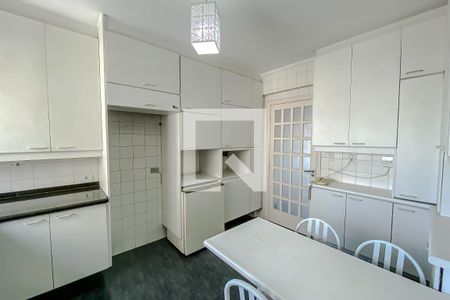 Apartamento para alugar com 134m², 3 quartos e 3 vagas Apartamento para alugar com 134m², 3 quartos e 3 vagasCozinha