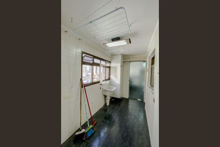 Apartamento para alugar com 134m², 3 quartos e 3 vagas Apartamento para alugar com 134m², 3 quartos e 3 vagasLavanderia