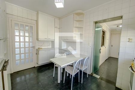 Apartamento para alugar com 134m², 3 quartos e 3 vagas Apartamento para alugar com 134m², 3 quartos e 3 vagasCozinha