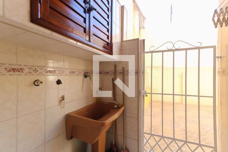 Casa à venda com 120m², 4 quartos e 1 vagaÁrea de Serviço