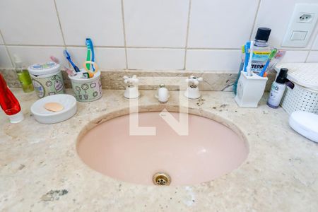 Casa para alugar com 560m², 5 quartos e 4 vagas Casa para alugar com 560m², 5 quartos e 4 vagasBanheiro