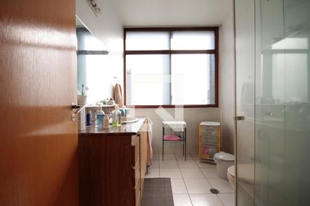Apartamento à venda com 190m², 3 quartos e 1 vagaBanheiro da Suíte
