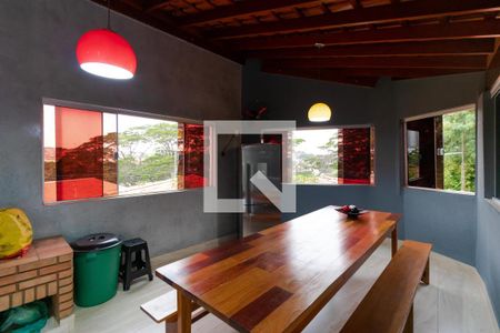 Casa à venda com 320m², 4 quartos e 2 vagasChurrasqueira