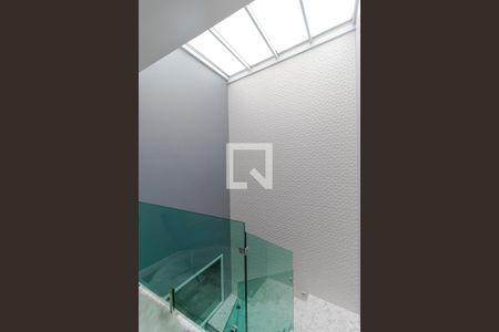 Casa à venda com 320m², 4 quartos e 2 vagasEscada