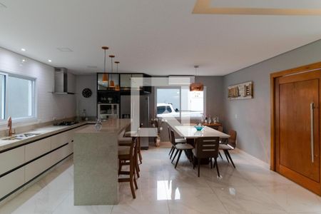 Casa à venda com 320m², 4 quartos e 2 vagasCozinha