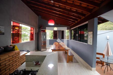 Casa à venda com 320m², 4 quartos e 2 vagasChurrasqueira