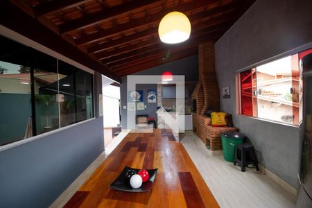 Casa à venda com 320m², 4 quartos e 2 vagasChurrasqueira