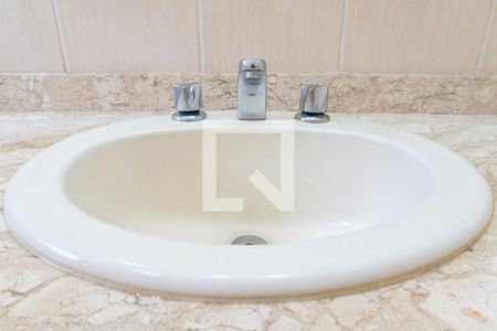 Apartamento à venda com 81m², 3 quartos e 2 vagasBanheiro Social Detalhe