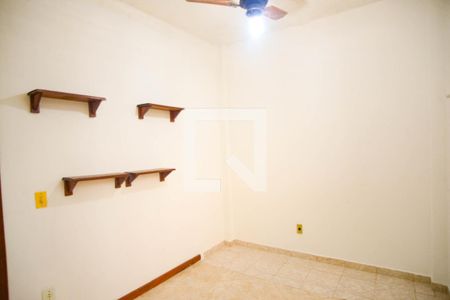 Quarto 1 de apartamento para alugar com 2 quartos, 55m² em Vila Sarapuí, Duque de Caxias
